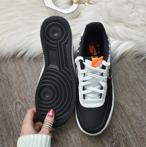 NEW Nike Air Force 1 LV8 - Picture 2 of 4